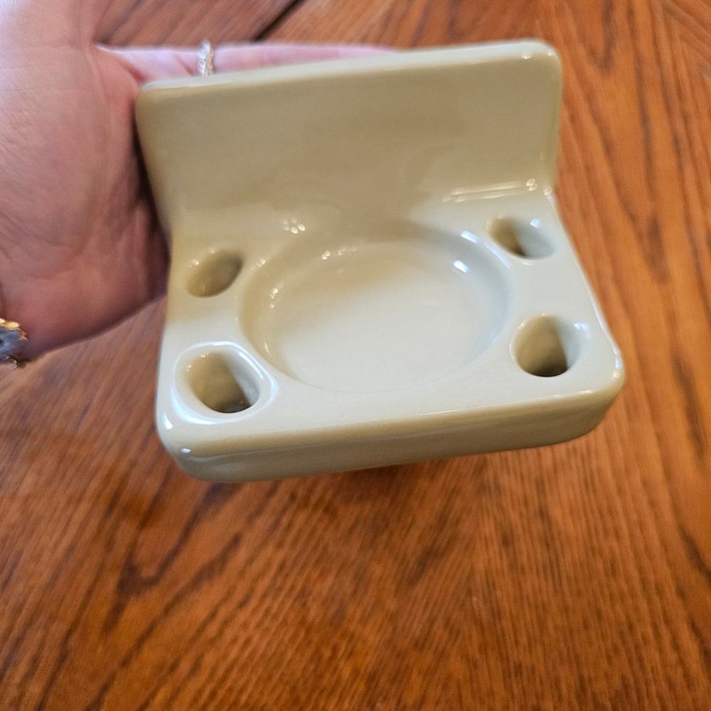 Vintage retro Ceramic Toothbrush and Soap Holde Wall Mount Bathroom Fixture